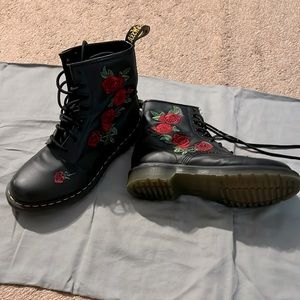 Dr. Martens 1460 8-Eye Vonda boot